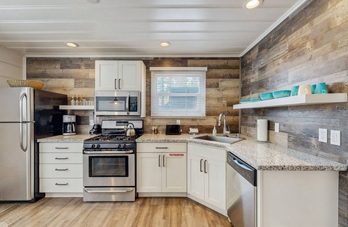 Lakeside Park Cabin | Modern Hideaway with Hot Tub & Firepit | Walk to Beach & Heavenly Village