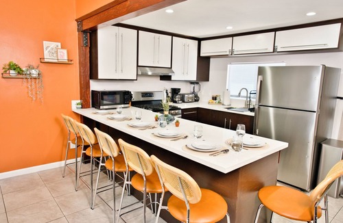 Hawthorne House | Modern Hideaway - Hot Tub + 420 Friendly Patio - Near LAX, Beach + SoFi