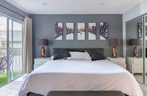 Studio City Condo | Modern high-end condominium