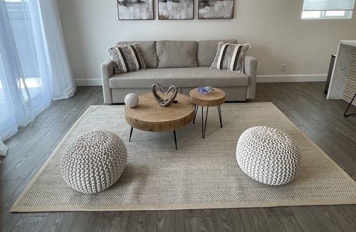 Larchmont Apartment | Modern Hollywood Apartment-Long Term Guests Welcome-Monthly Discounts
