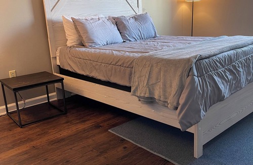 Glendale Apartment | Modern Hollywood Hideaway - Steps from Walk of Fame!