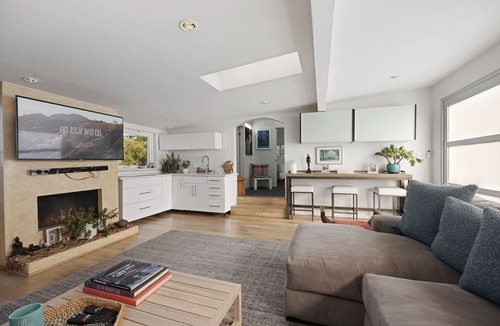 Hollywood Hills House | Modern Home Hollywood Hills, Skyline Views, Private Sauna