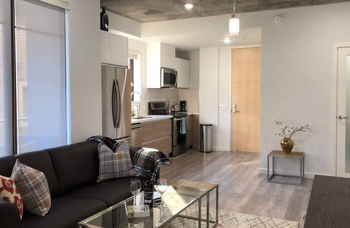 Downtown House | Modern Light Filled Apartment in Glendale