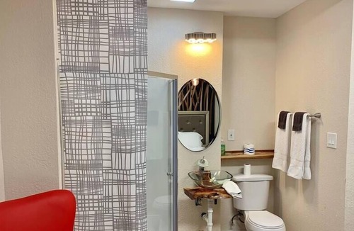 Cortez Hill Apartment | Modern live-edge | PRIME PRIME LOCATION