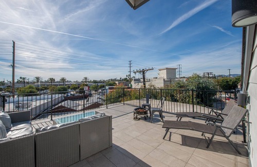Venice House | Modern Loft Rooftop Deck Venice Beach Studio Bedroom Apts by RedAwning