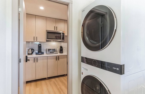 Serra Highlands House | Modern LUX/<10 min from SFO/Garden Oasis