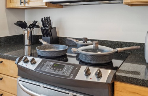 Serra Highlands House | Modern LUX/<10 min from SFO/Garden Oasis