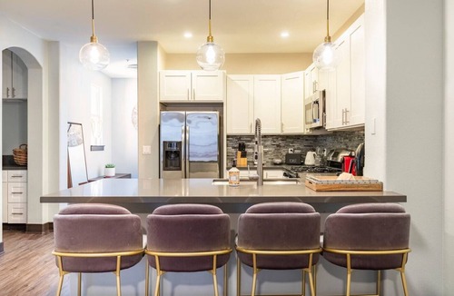 Valencia Apartment | Modern Luxe 1bd/1bath Dream Apartment by Six Flag Magic Mountain/Santa Clarita