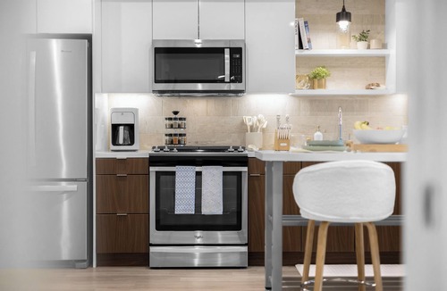 Costa Mesa Apartment | Modern Luxury 1BD Home w/Pool & Gym
