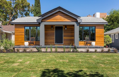 Larchmont House | Modern Luxury Bungalow with a Pool in Larchmont Village