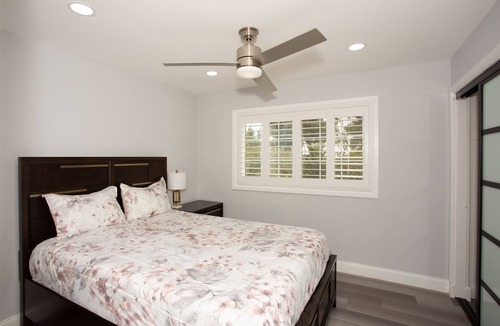 Fountain Valley House | Modern Luxury steps to Mile Square Park, 10 guest