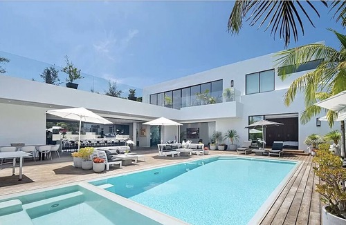 The Flats Villa | Modern Mansion In Beverly Hills Flats
