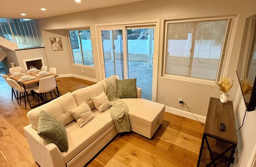 Canyon Country House | Modern Mountain Vie Retreat Sleeps 12 Sunset View & Fireplace