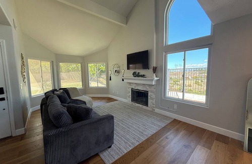 Canyon Country House | Modern Mountain Vie Retreat Sleeps 12 Sunset View & Fireplace