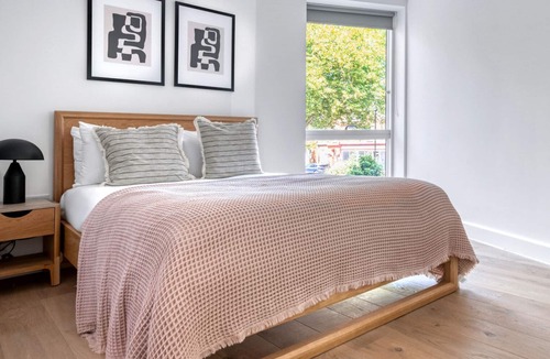 Queen's Park Apartment | Modern, New build Maida Vale 2BR w/ Balcony, by Blueground