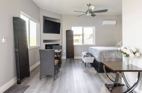 Corona House | Modern New Resort Style Guest House