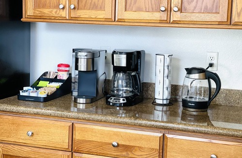 Raisin House | Modern Pet Friendly Fresno/Clovis Area-For Families & Professionals