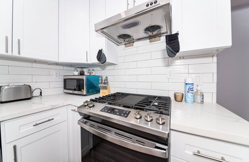 Van Nuys House | Modern & Private Los Angeles Gem | Family Friendly