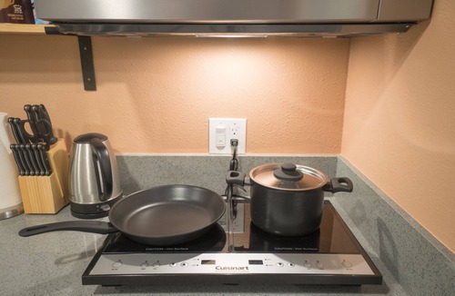 East Pasadena House | Modern Private Unit - Mins away from Everything in Pasadena!