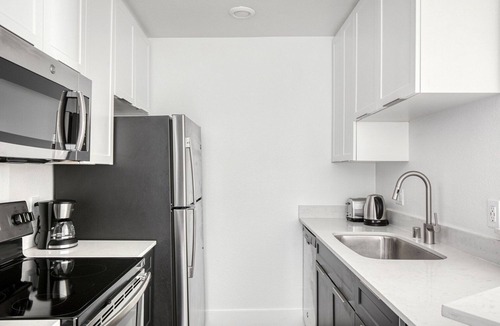 South Redondo Apartment | Modern Redondo Beach 1BR w/Pool, Gym & W/D, walk to Beach, by Blueground