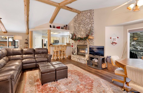 Castle Glen Estates Ski Chalet | Modern Relaxation at Castle Glen Gem Big Bear Lake