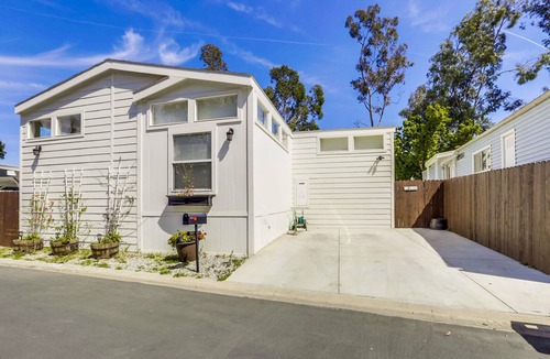 Calabasas House | Modern & Relaxing haven in the hillls