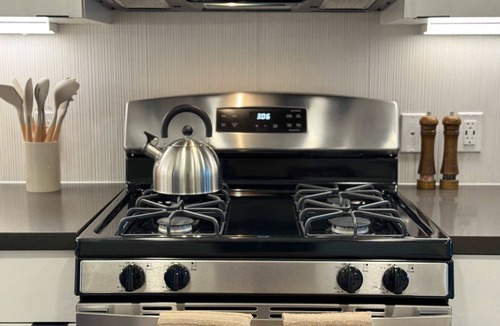 Lyon Street Apartment | Modern Retreat 10 Min from Disneyland With Pool & Gym