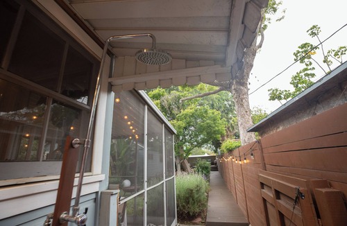 Atwater Village House | Modern Retreat in Silverlake/Atwater Village – Home Theater, Hot Tub