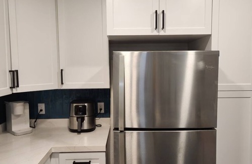 Riverside House | Modern retreat near schools CBU - UCR and hospitals Kaiser - Parkview