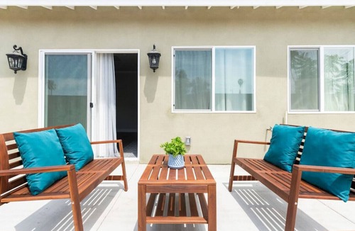 Azusa House | Modern Space Hideaway : w/2 King Beds, 2 Baths, Full Kitchen, a Pull-Out Sofa, with Backyard Patio and Gated Parking.