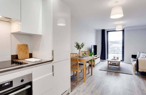 Bordesley Apartment | Modern & Spacious 1 Bed Flat In Central Birmingham