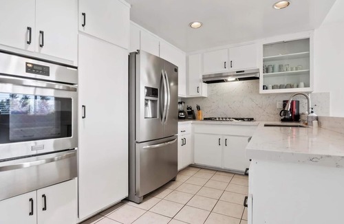 Sherman Oaks House | Modern spacious 4bed house & 3bath near Universal studio, Hollywood Los Angeles.
