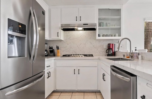 Sherman Oaks House | Modern spacious 4bed house & 3bath near Universal studio, Hollywood Los Angeles.
