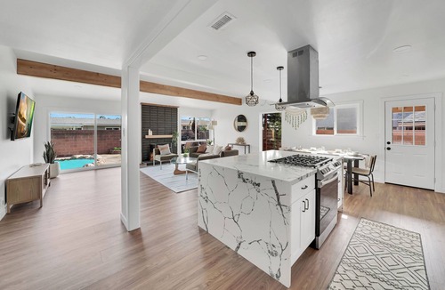 Northwest Anaheim House | Modern Spacious Disney Arcade Pool House