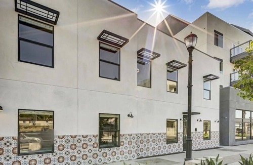 Vista Apartment | Modern Stay | Legoland, Beaches & Coastal Eats!