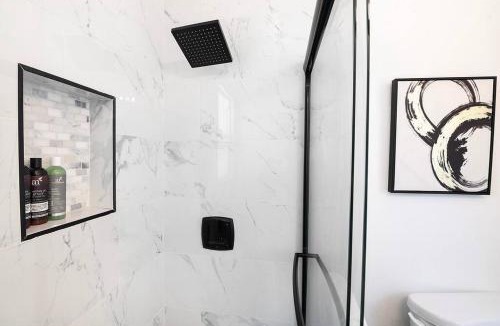 The Flats Apartment | Modern Studio Central Hollywood Location