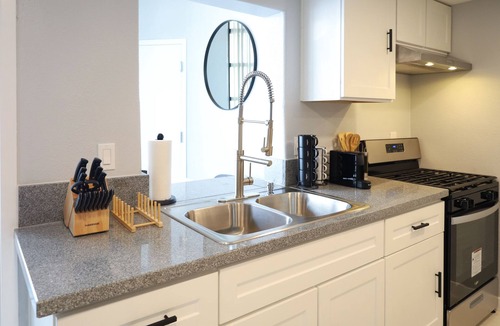 Old Town Apartment | Modern Studio Duplex -15 min to Beach