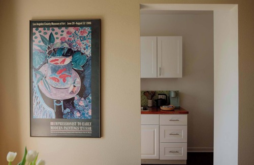 Beachwood Canyon Apartment | Modern Studio in Beachwood Canyon