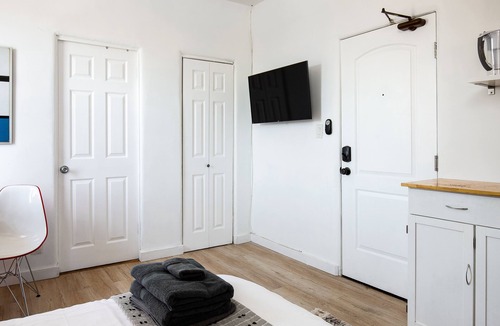 Rampart Village Apartment | Modern Studio Near Downtown LA! 420-Friendly