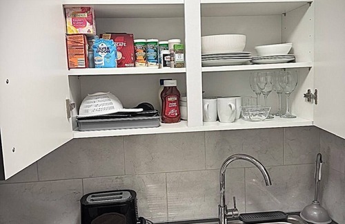 Newham Apartment | Modern Studio With Free Parking Near City Airport and ExCel