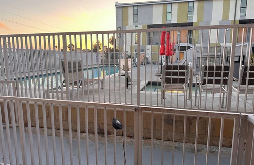 Westlake Apartment | Modern Style Loft in Echo Park w/Parking