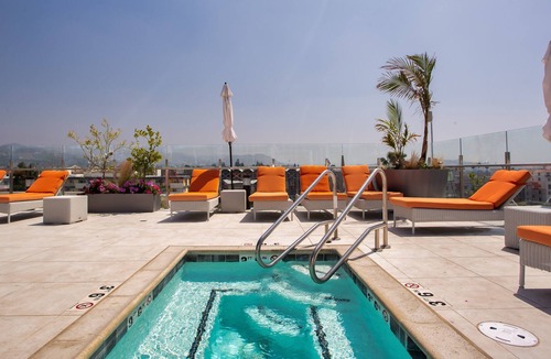Downtown Apartment | Modern Stylish 2 Bedroom Home Close to Americana