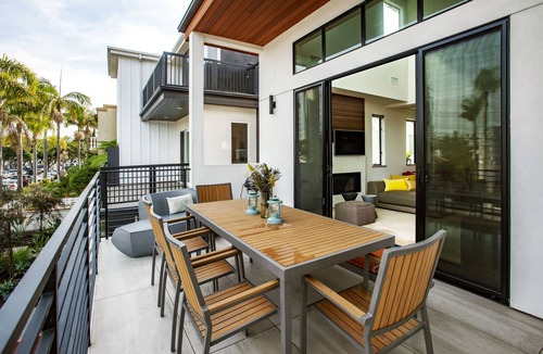 South Redondo House | Modern & Sun-Filled Family Home