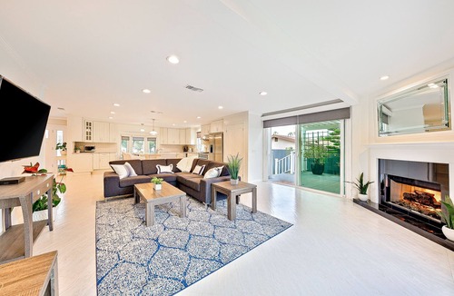Olde Carlsbad House | Modern Tamarack Cottage Beautiful Beach Getaway, Water Views, Walk to Ocean + Dining
