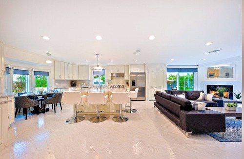 Olde Carlsbad House | Modern Tamarack Cottage Beautiful Beach Getaway, Water Views, Walk to Ocean + Dining