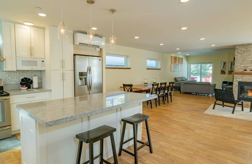 Patton House | Modern Times - Amazing Place With Super Open Concept! Jet Tub! 3 Bedroom Home