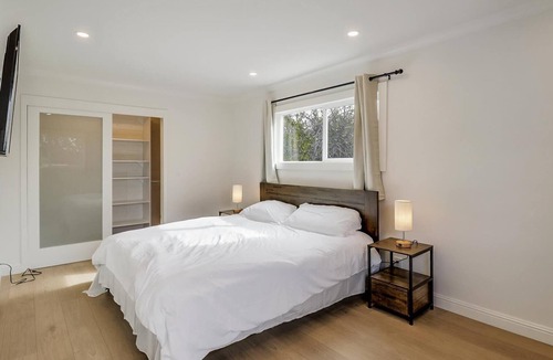 Emeryville House | Modern updated home --5 mins from Berkeley and Emeryville 1 GIG FAST INTERNET