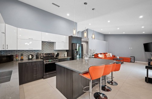 Cathedral City House | Modern Villa 6bd 4bath POOL HOUSE 30 Day Min