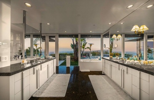 Trousdale Estates House | Modern Villa with Spectacular City & Ocean Views in Trousdale Estates