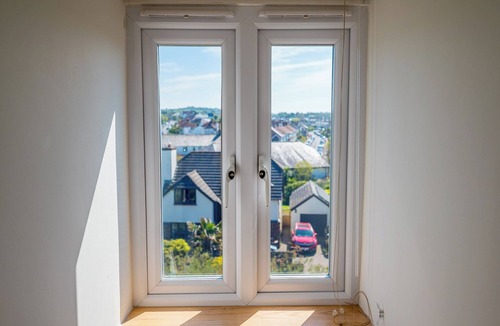 Bude House | Modern well equipped townhouse, 3 min walk from Crooklets Beach, Bude